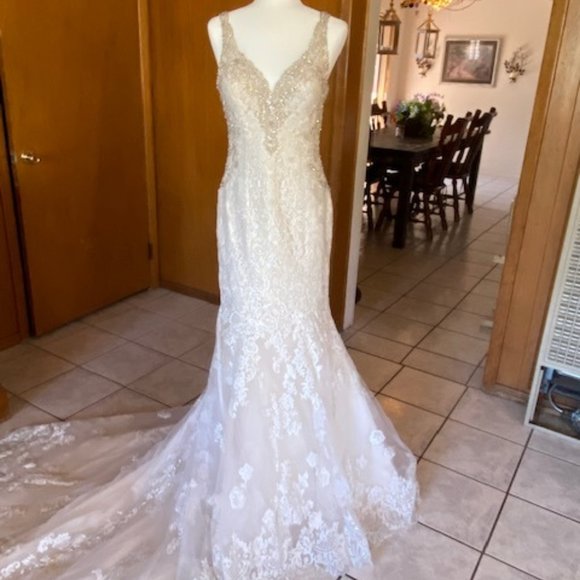 Allure Wedding Dress, Size 12, Style 9356 - Picture 1 of 11